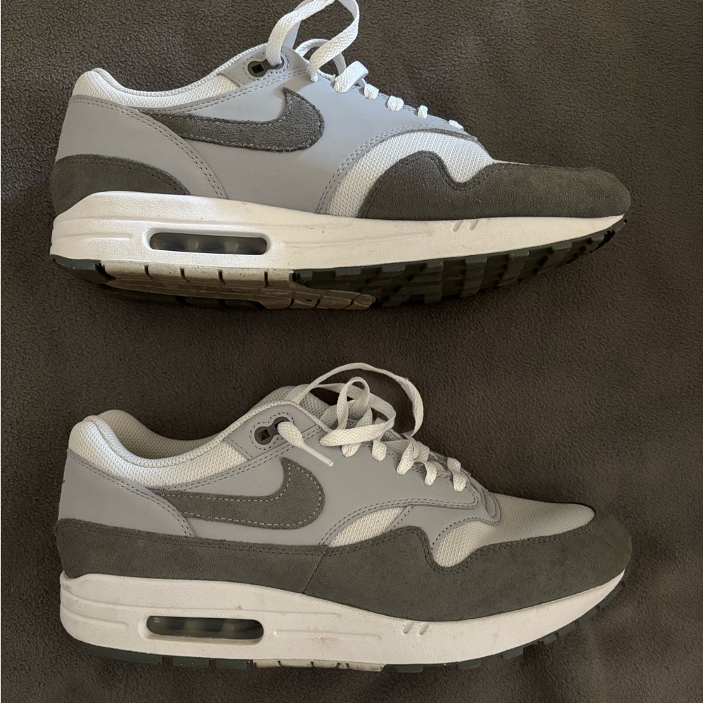 Men's gray Nike air max 1